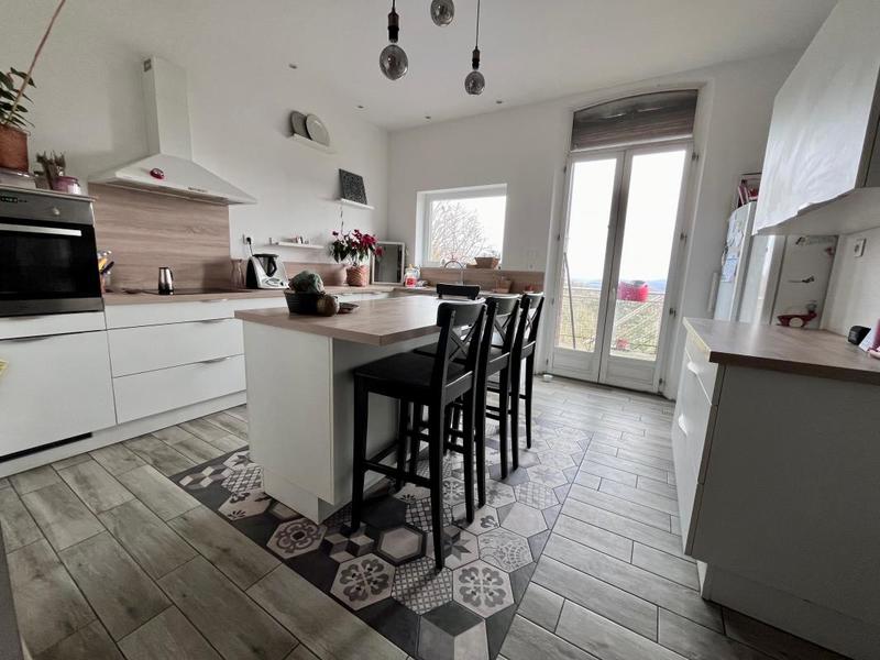 Maison - 240 m² - 7 pièces