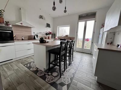 Maison - 240 m² - 7 pièces