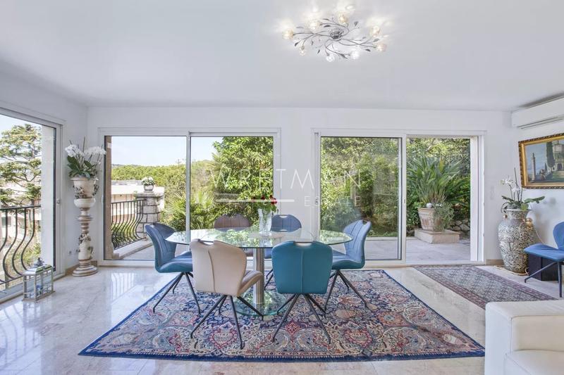 Villa - 233 m² - 6 pièces