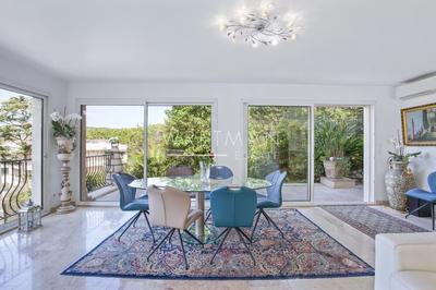 Villa - 233 m² - 6 pièces