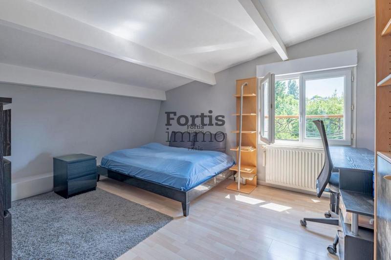 Maison - 230 m² - 6 pièces