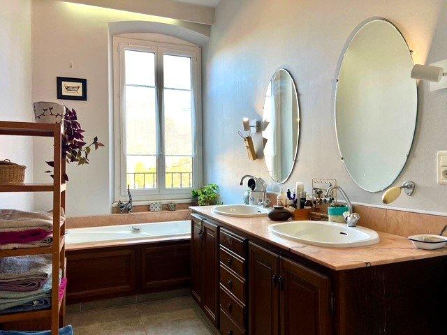 Maison - 185 m² - 7 pièces