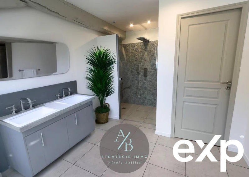 Maison - 240 m² - 7 pièces