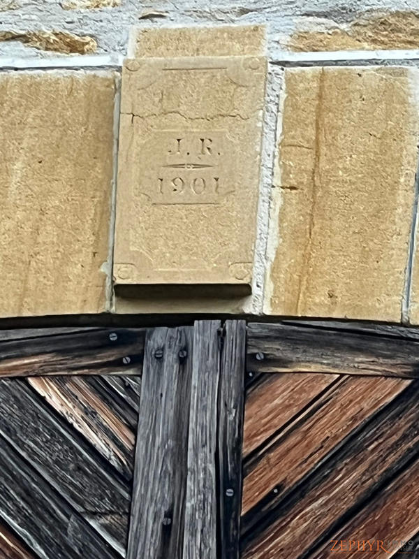 Maison ancienne - 243 m² - 2 pièces