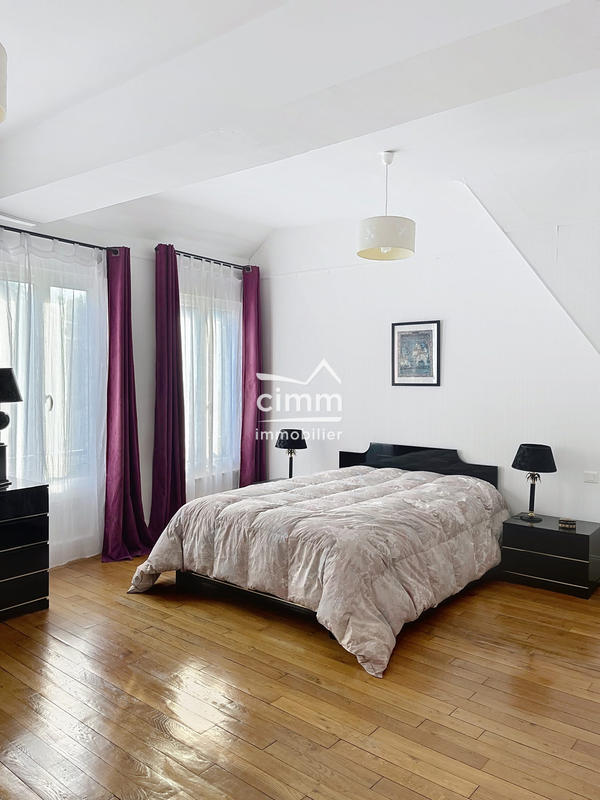 Maison traditionnelle - 159 m² - 4 pièces