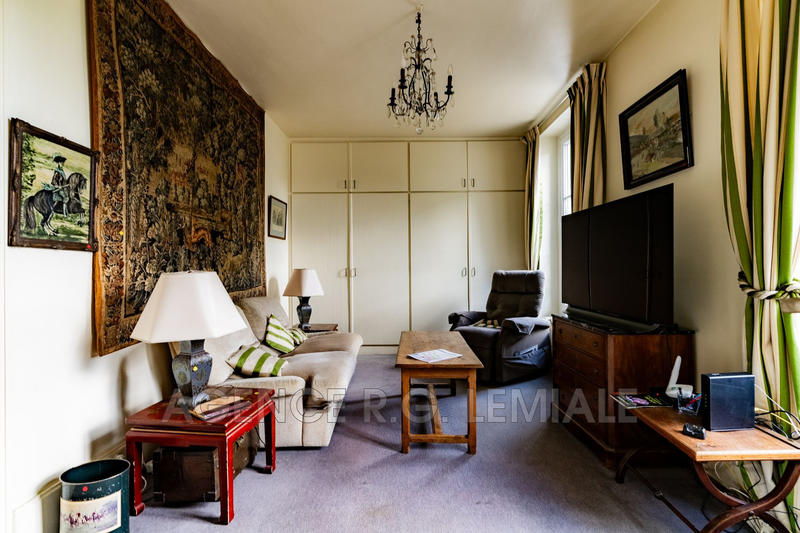 Maison - 300 m² - 12 pièces