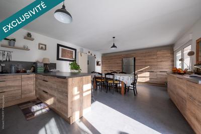 Maison - 201 m² - 7 pièces