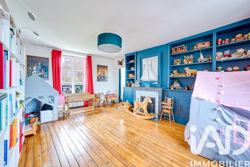 Maison - 299 m² - 10 pièces