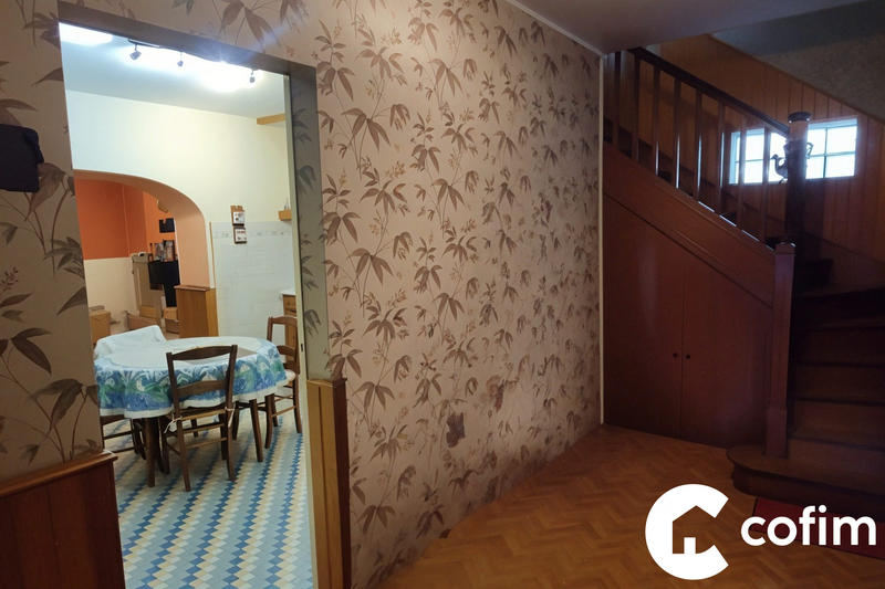 Maison - 242 m² - 9 pièces