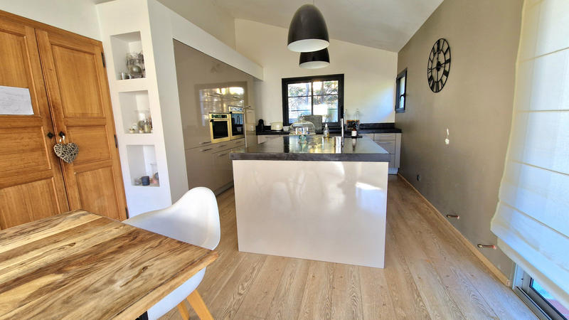 Villa - 200 m² - 5 pièces