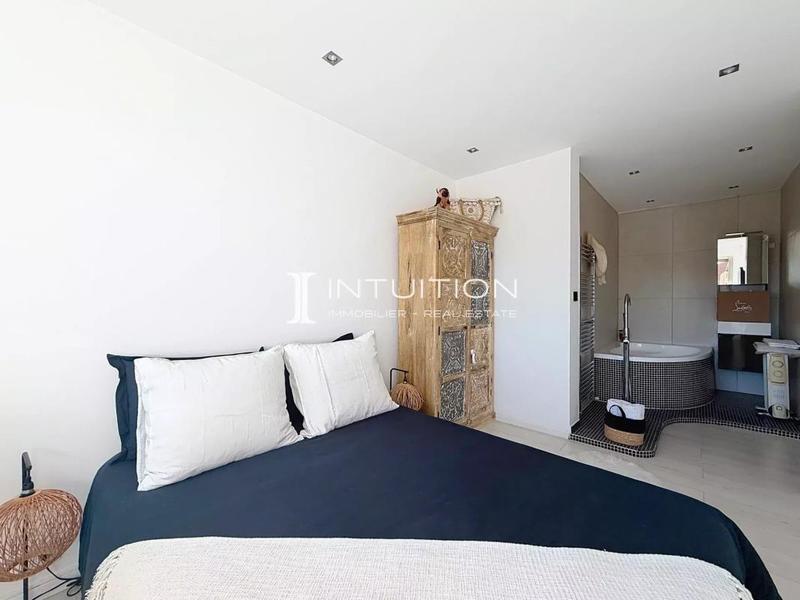 Appartement - 85 m² - 3 pièces