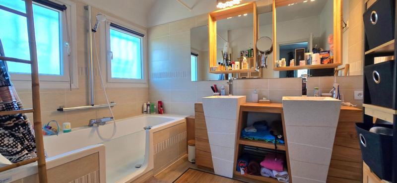 Maison - 194 m² - 8 pièces