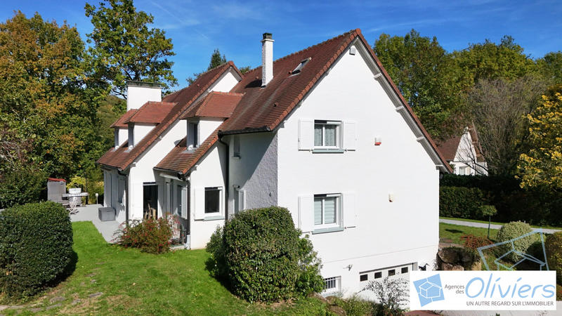 Maison traditionnelle - 200 m² - 8 pièces