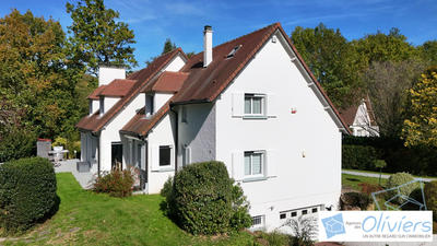 Maison traditionnelle - 200 m² - 8 pièces