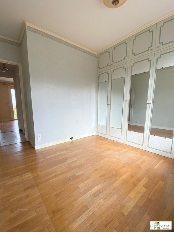 Maison traditionnelle - 177 m² - 7 pièces