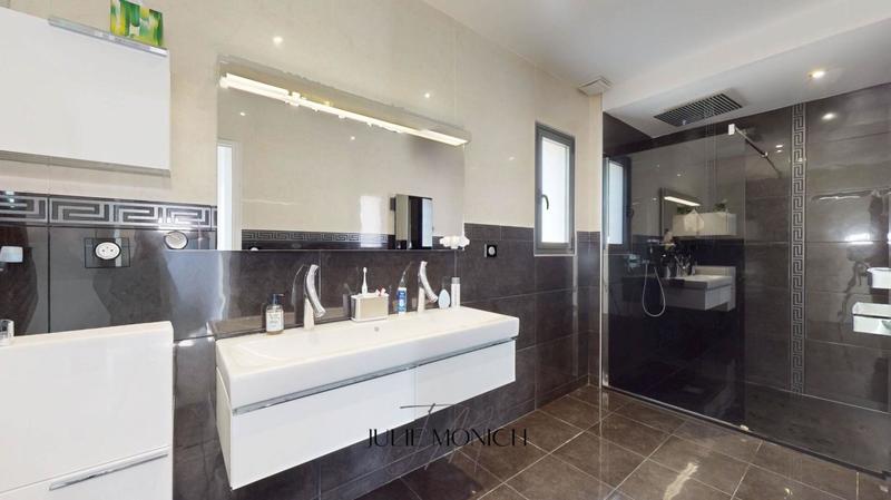 Villa - 206 m² - 5 pièces