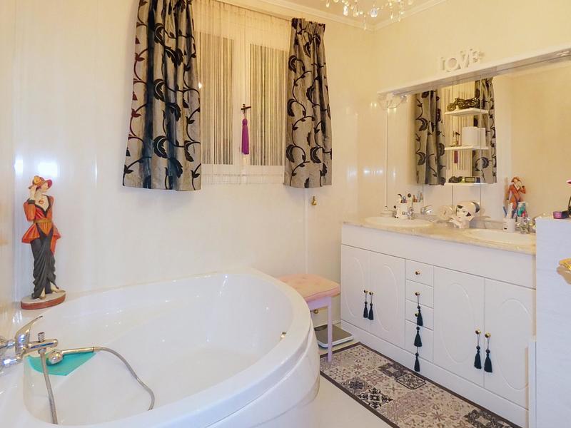 Maison - 320 m² - 8 pièces