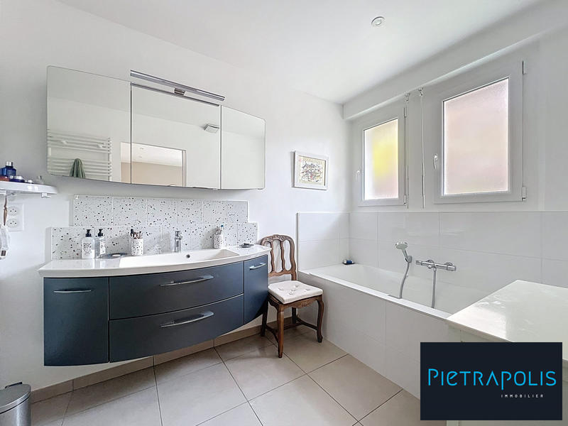 Villa - 313 m² - 8 pièces