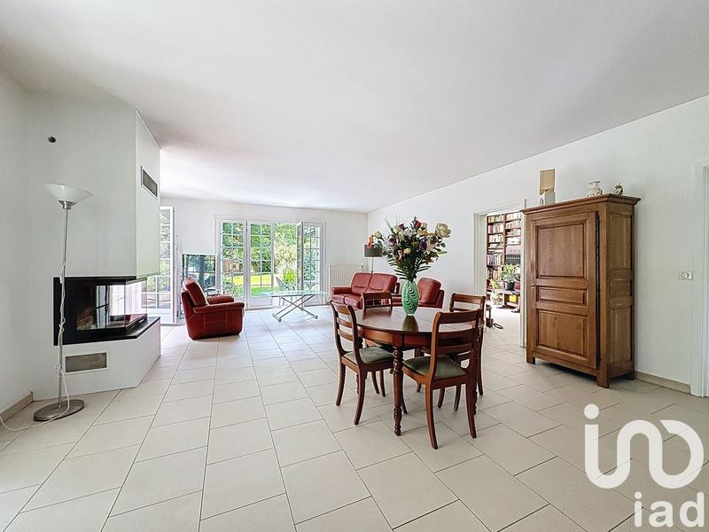 Maison - 270 m² - 9 pièces