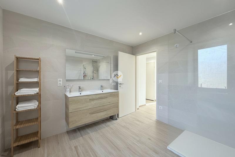 Maison traditionnelle - 180 m² - 7 pièces