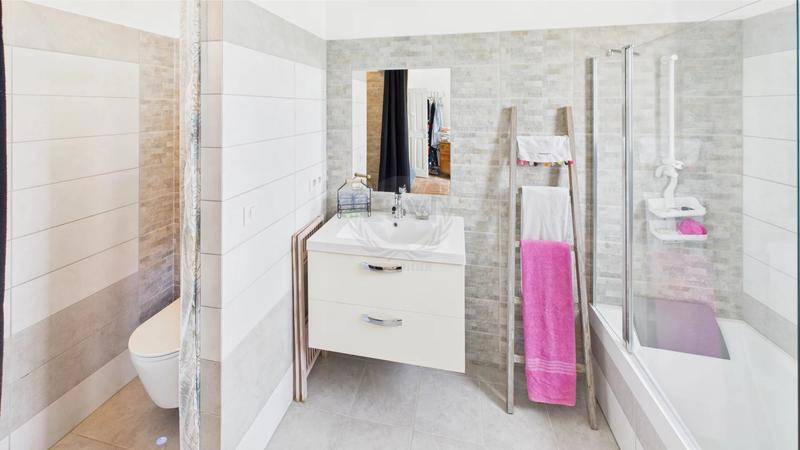 Maison - 250 m² - 8 pièces