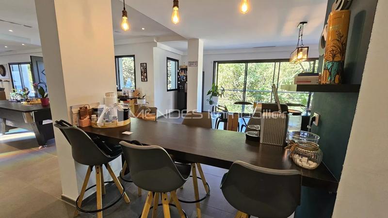 Villa - 353 m² - 6 pièces