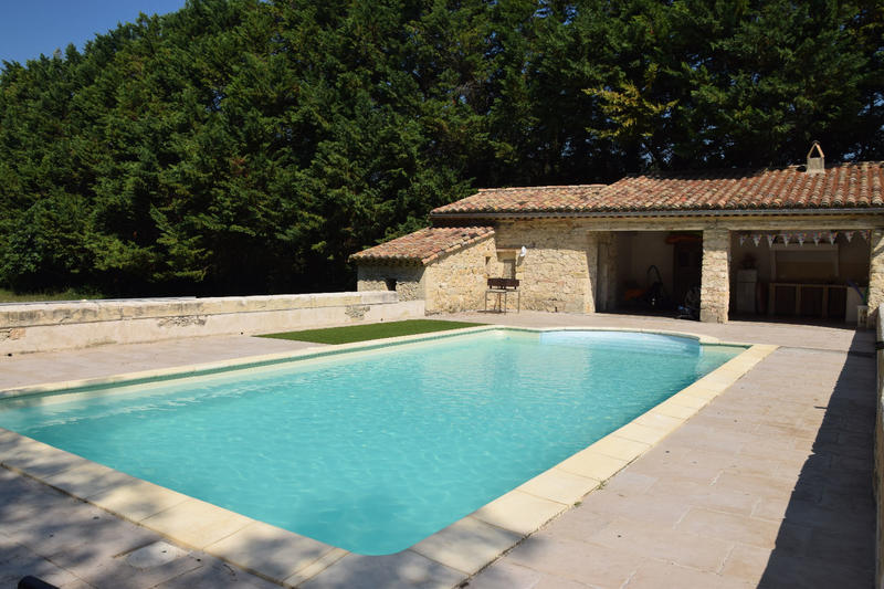 Mas - 480 m² - 11 pièces