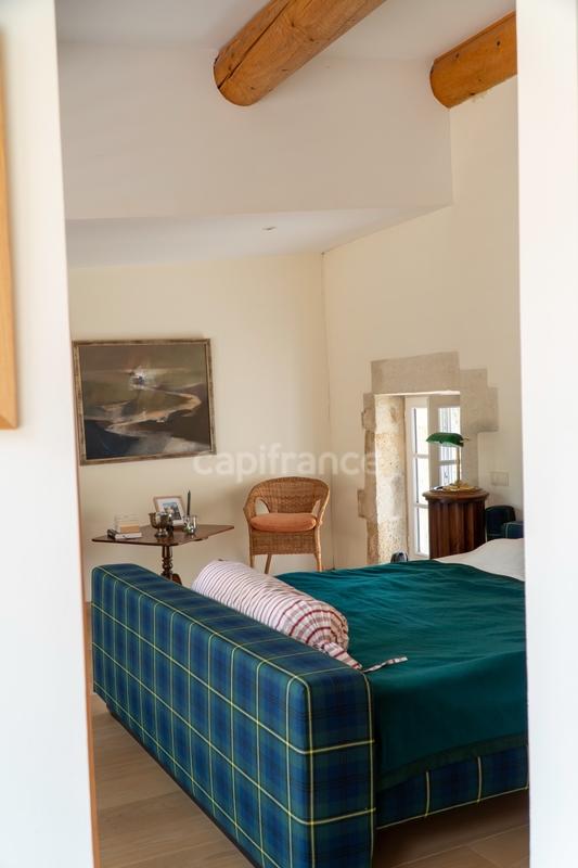 Maison - 560 m² - 15 pièces