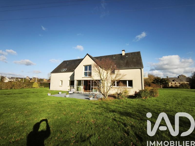 Maison - 211 m² - 7 pièces