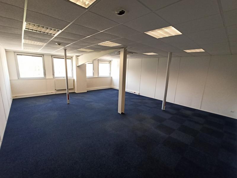 Bureau - 1 700 m²