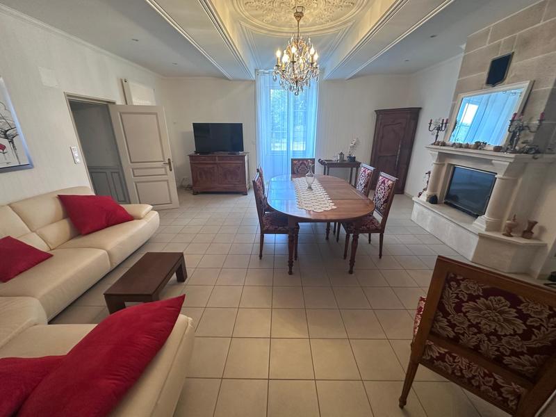 Maison - 283 m² - 10 pièces