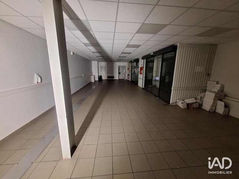 Local commercial - 1 610 m²