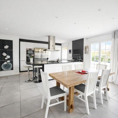 Pavillon - 150 m² - 6 pièces