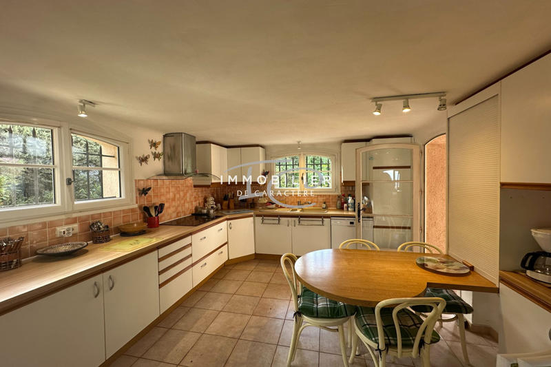 Maison - 141 m² - 1 pièce