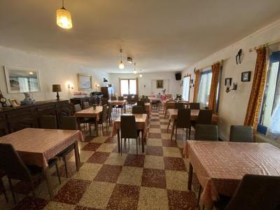 Maison - 334 m² - 13 pièces