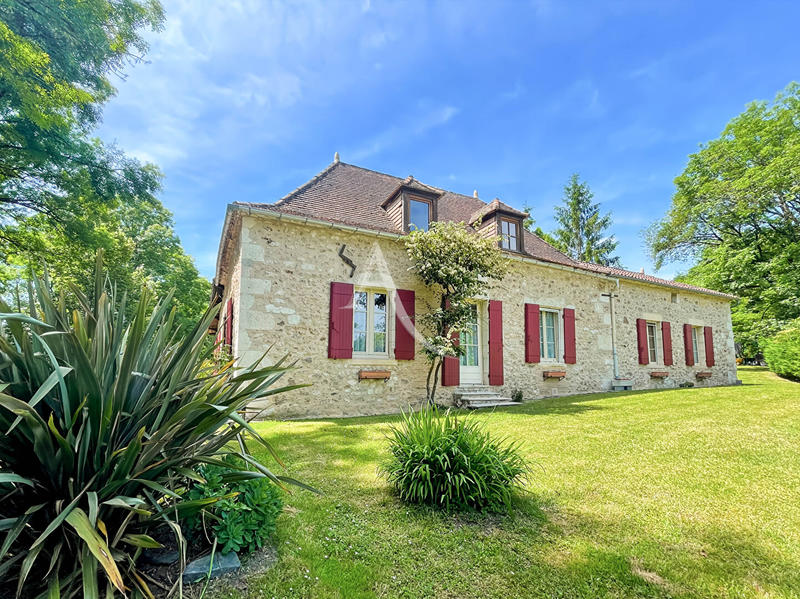 Maison - 193 m² - 9 pièces