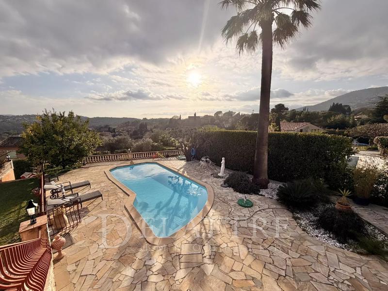 Villa - 300 m² - 10 pièces