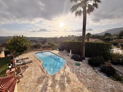 Villa - 300 m² - 10 pièces