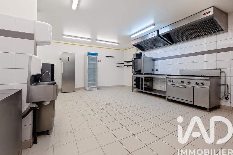 Maison - 930 m² - 4 pièces