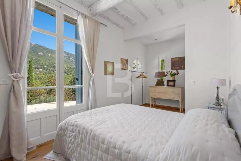 Demeure - 451 m² - 15 pièces