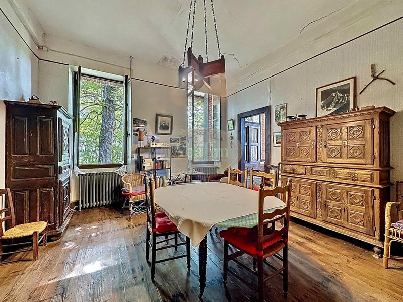 Maison - 260 m² - 9 pièces