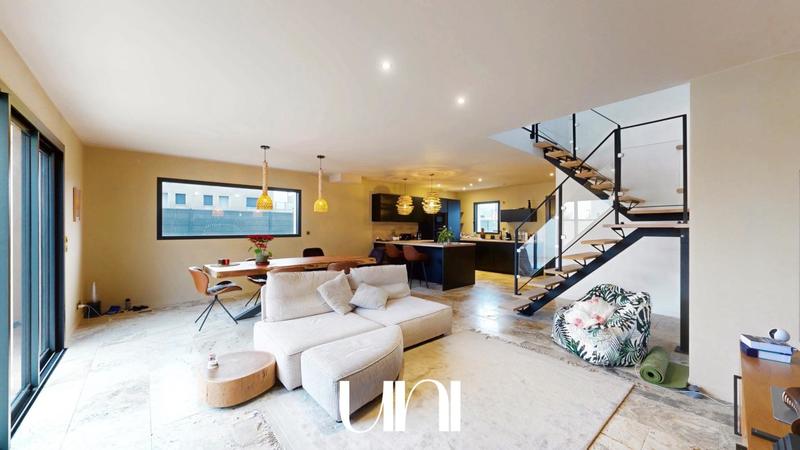 Maison - 150 m² - 5 pièces