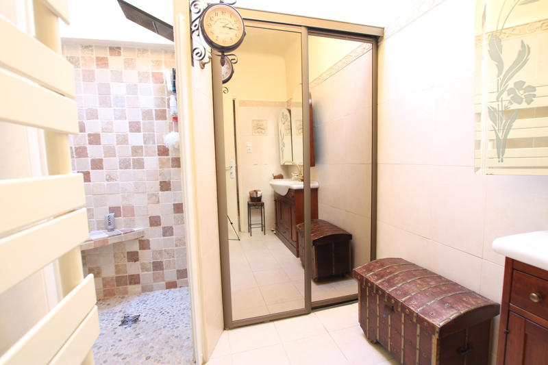 Maison - 230 m² - 9 pièces