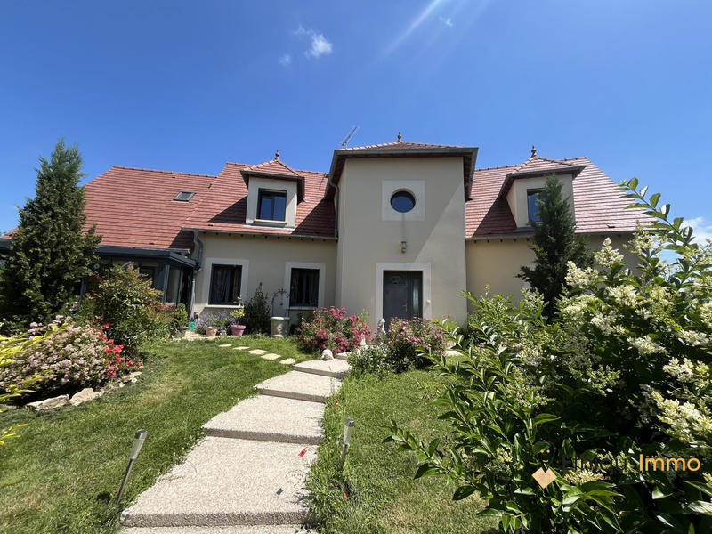 Maison - 316 m² - 8 pièces