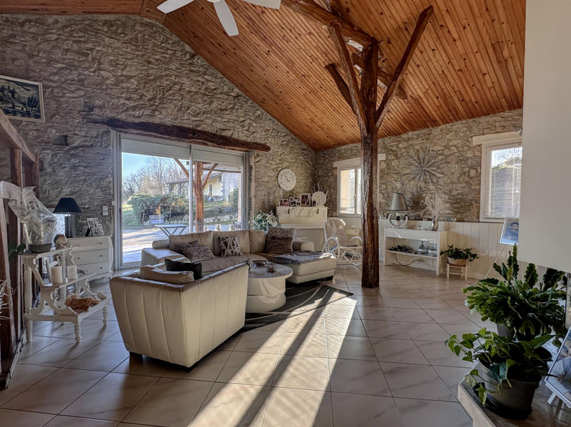 Maison - 213 m² - 7 pièces