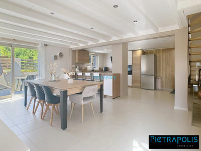 Appartement - 125 m² - 5 pièces