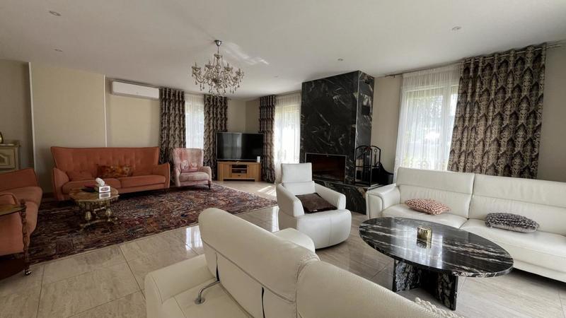 Maison - 330 m² - 10 pièces