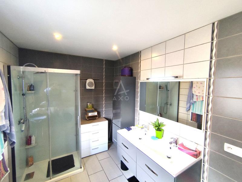 Maison - 106 m² - 9 pièces