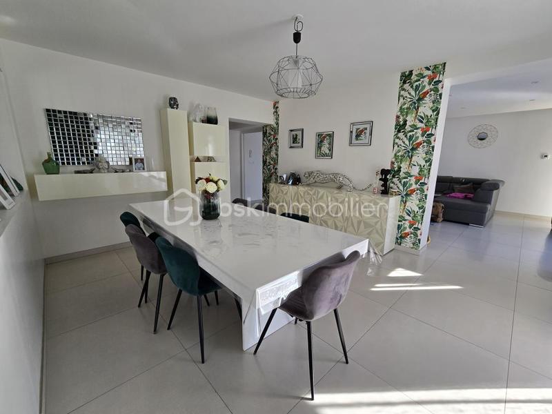 Villa - 225 m² - 10 pièces