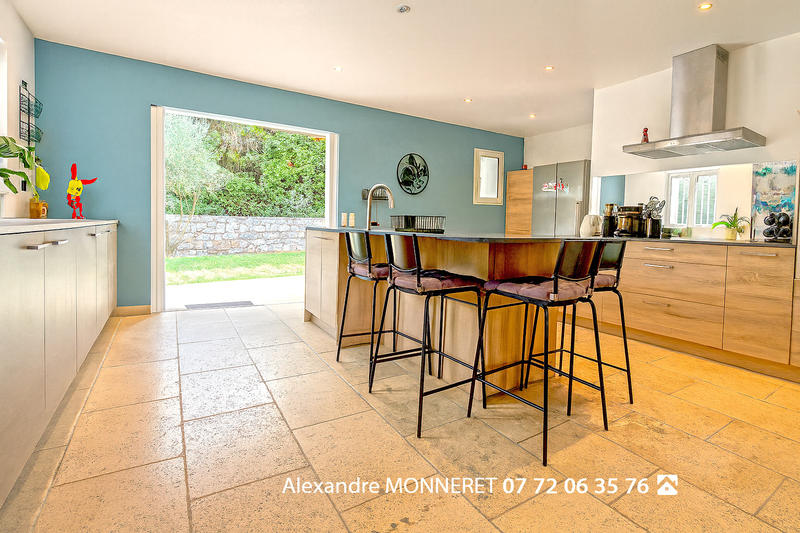 Villa - 255 m² - 6 pièces